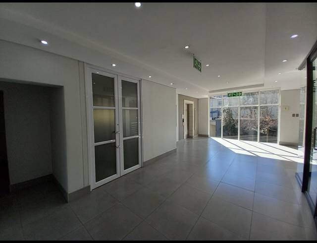 690M² OFFICE TO LET IN BRYANSTON